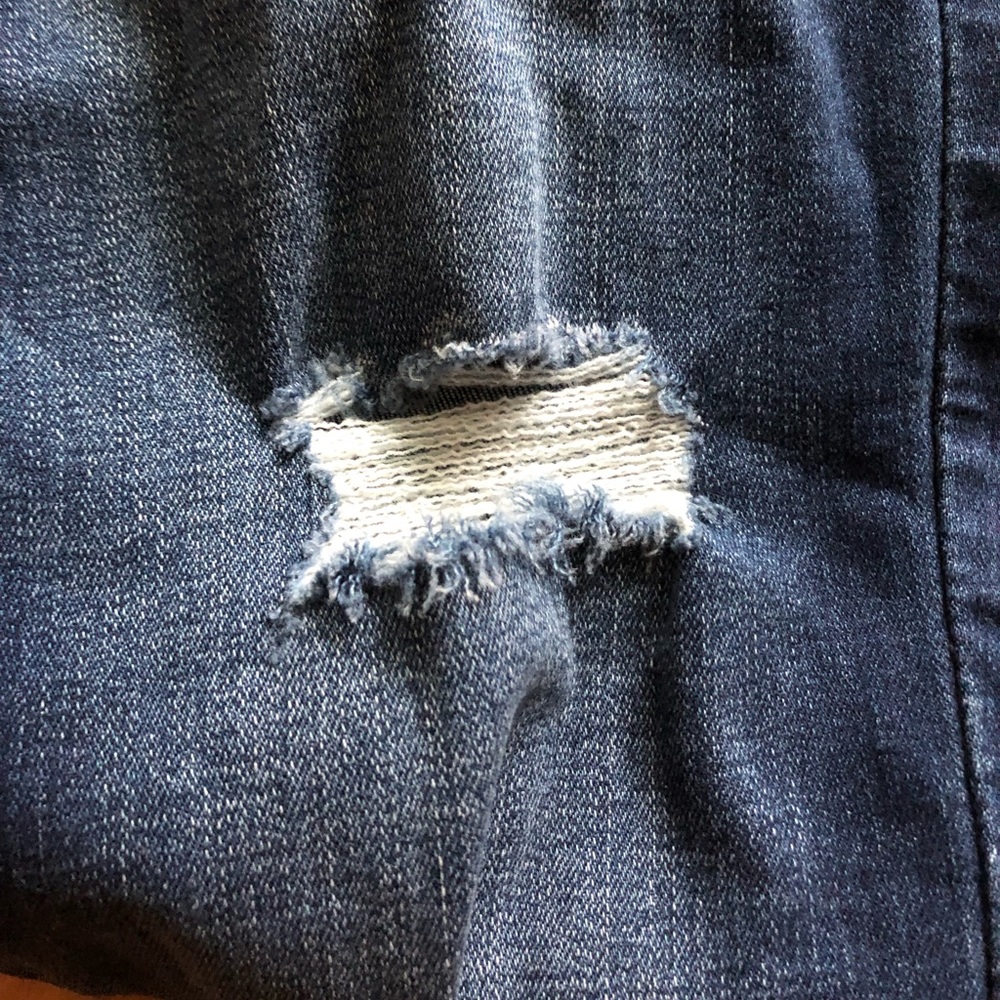 American Eagle Ripped Jeans - Picture 2 of 5